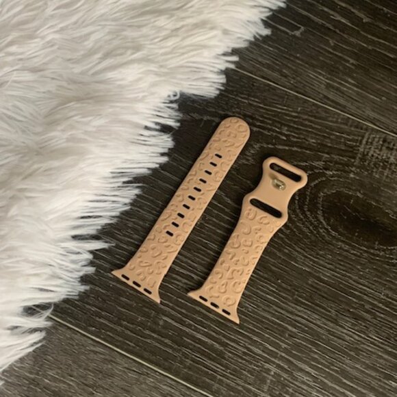 Ultra Soft Silicone Khaki Leopard Engraved Apple Watch Band | 38/40/41mm - Picture 1 of 4